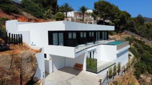 a white house on a cliff at Villa El Buzo in Zahara de los Atunes