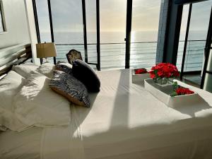 Postel nebo postele na pokoji v ubytování Ocean View Luxury Condo Oceanfront and Pool