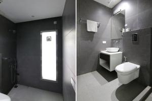 ein Badezimmer mit einem WC, einem Waschbecken und einem Spiegel in der Unterkunft FabHotel Paradise Ville Resort in Bhīm Tāl