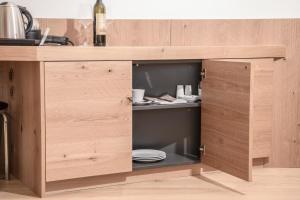 A kitchen or kitchenette at Weingut & Winzerhäuser Skringer