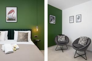 2 fotos de un dormitorio con cama y silla en Twins Amphitheatre Apartments, en Pula