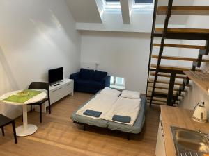 Postel nebo postele na pokoji v ubytování Mezonet - Postovska Centr Apartments