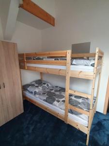 - une chambre avec 2 lits superposés dans l'établissement HOSTEL BBC, à Prague
