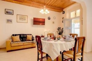 Foto dalla galleria di YANMAR PLACE a Ermoupoli