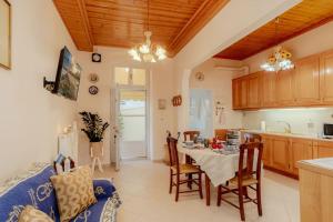 Foto dalla galleria di YANMAR PLACE a Ermoupoli Altre 49 foto