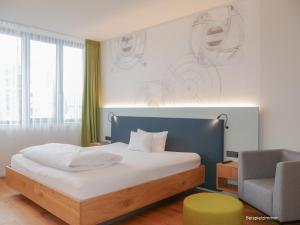 Postel nebo postele na pokoji v ubytování Hotel Federwerk