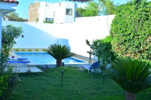 The swimming pool at or close to Luxor Rose Villa