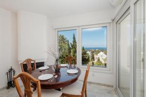 Zdjęcie z galerii obiektu Apartment, close to the beach and sea views, in Marbella w Marbelli