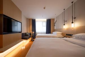 Ένα ή περισσότερα κρεβάτια σε δωμάτιο στο Fairfield by Marriott Harbin Downtown