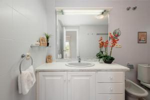 Kúpeľňa v ubytovaní Apartment, close to the beach and sea views, in Marbella + 37 fotografií