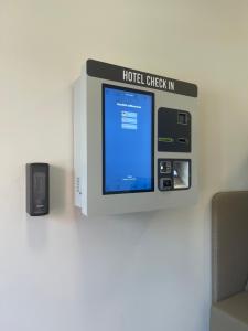 a hotel check in machine with a hotel check in sign at Hotel Stahltower in Friesoythe