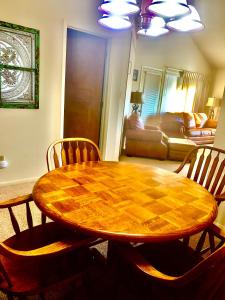 Posezení v ubytování TALISMAN AMAZING VIEWS Walk to Uptown Sleeps 4