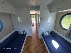 Imagen de la galería de Domek pływający HouseBoat 4U, en Ruciane-Nida
