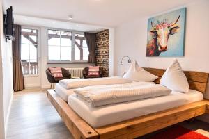 Postel nebo postele na pokoji v ubytování Hotel Hirschen + 32 fotografií