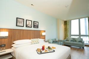 Fairfield by Marriott Agra客房内的一张或多张床位