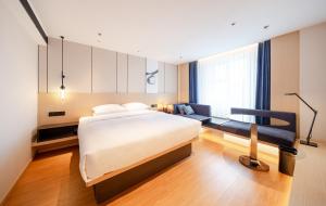 Ένα ή περισσότερα κρεβάτια σε δωμάτιο στο Fairfield by Marriott Harbin Downtown