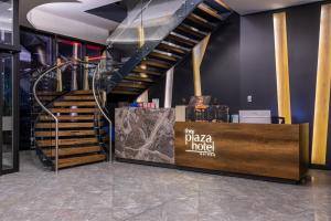 Zona de hol sau recepție la The Plaza Hotel Edirne