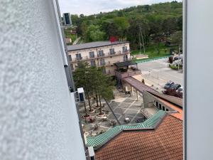 an overhead view of a building and a courtyard at De Lux Nedeljkovic in Jagodina