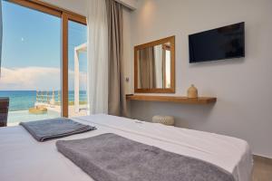 Postel nebo postele na pokoji v ubytování Ducato di Zante Luxury Beach Villa, by ZanteWize