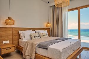 Postel nebo postele na pokoji v ubytování Ducato di Zante Luxury Beach Villa, by ZanteWize