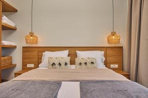 Postel nebo postele na pokoji v ubytování Ducato di Zante Luxury Beach Villa, by ZanteWize