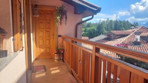 Balkón alebo terasa v ubytovaní Le Rondini di Casa Bernardi, sole e natura sulle Dolomiti Wi-Fi PetFriendly