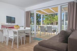 TV a/nebo společenská místnost v ubytování Camping Stobreč Split