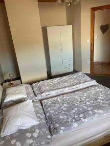 Posteľ alebo postele v izbe v ubytovaní Apartments in Gyenesdias - Balaton 39946