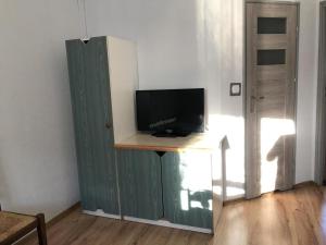 a tv sitting on top of a desk in a room at Zajazd Private in Suwałki
