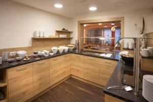Dapur atau dapur kecil di Garni Hanni