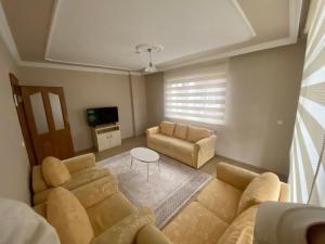 a living room with a couch and a tv at Homes4 in Pelitli