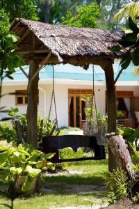 a swing in the yard of a house at Les Villas D'or in Baie Sainte Anne