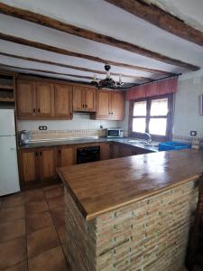 Kuchyň nebo kuchyňský kout v ubytování Casa Rural El Gandulillo