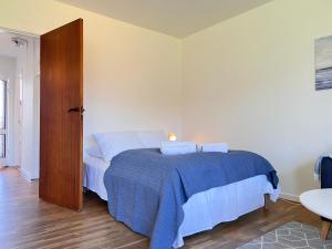 En eller flere senge i et værelse på Nice Apartment In Rdovre Close To The Highway