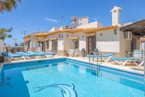 Bazén v ubytovaní Villa de alquiler vacacional en Nerja Calle Solana alebo v jeho blízkosti