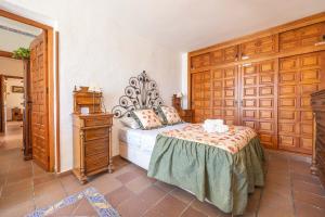 Posteľ alebo postele v izbe v ubytovaní Villa de alquiler vacacional en Nerja Calle Solana