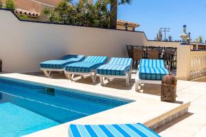 Bazén v ubytovaní Villa de alquiler vacacional en Nerja Calle Solana alebo v jeho blízkosti