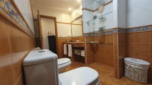 A bathroom at A Cachada de Dorrón Még 25 kép