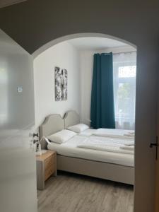 Postel nebo postele na pokoji v ubytování Hotel Lübecker Hof