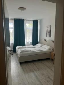 Postel nebo postele na pokoji v ubytování Hotel Lübecker Hof