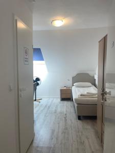 Postel nebo postele na pokoji v ubytování Hotel Lübecker Hof