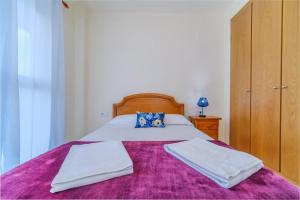 Posteľ alebo postele v izbe v ubytovaní Menorca Duplex Javea Montanar II by Rock Rentals