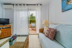 Televízia a/alebo spoločenská miestnosť v ubytovaní Menorca Duplex Javea Montanar II by Rock Rentals