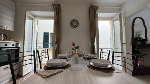 Ảnh trong thư viện ảnh của La Finestra sul Molo - by MyHomeInComo ở Torno +22 ảnh