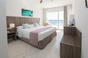 Posteľ alebo postele v izbe v ubytovaní Hotel Club S'Illot + 37 fotografií