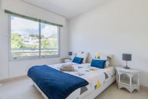 Posteľ alebo postele v izbe v ubytovaní Le Grand Large 2 par Dodo-a-Cassis