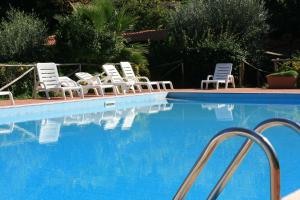 Bazén v ubytování Agriturismo Ruralia nebo v jeho okolí