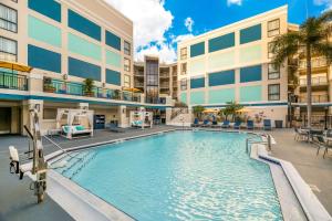 a swimming pool in front of a building at Sonesta ES Suites Orlando International Drive in Orlando