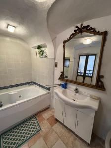 A bathroom at The Prince of the Old Town Masserano