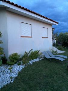 a bench in the yard next to a house at Cocooning in Torreilles